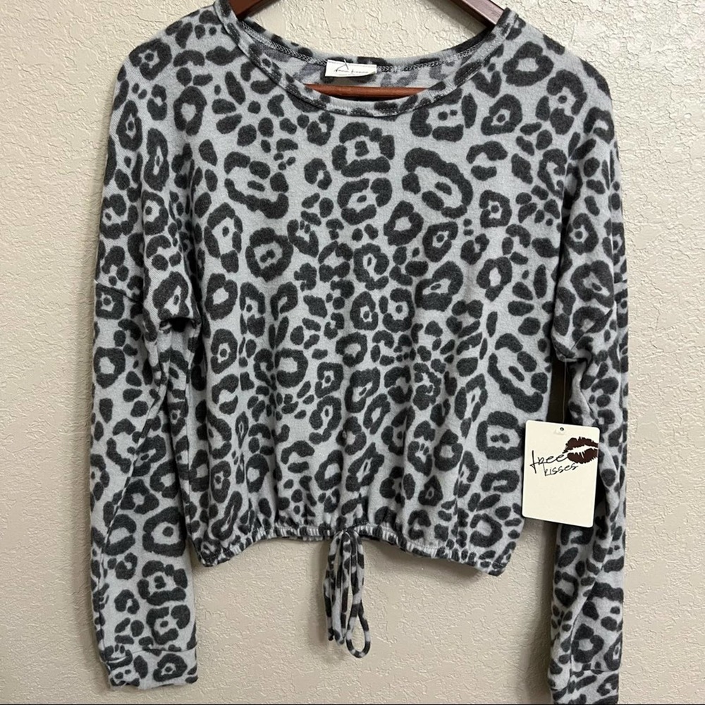NWT free kisses leopard ultra soft long sleeve sweater sz small